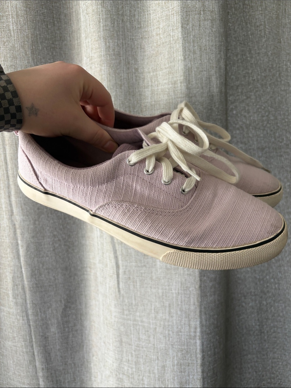 Everyday Canvas Sneakers in Soft Lavender